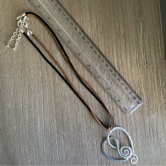 Premier Designs Treble Clef/Heart pendant w/2 Faux suede cord necklaces like new - Picture 7 of 9